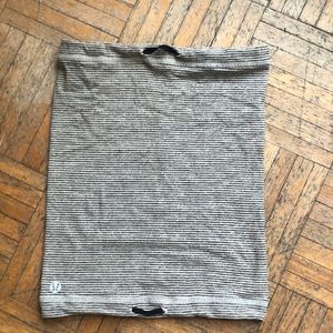 Lululemon neck warmer with elastics